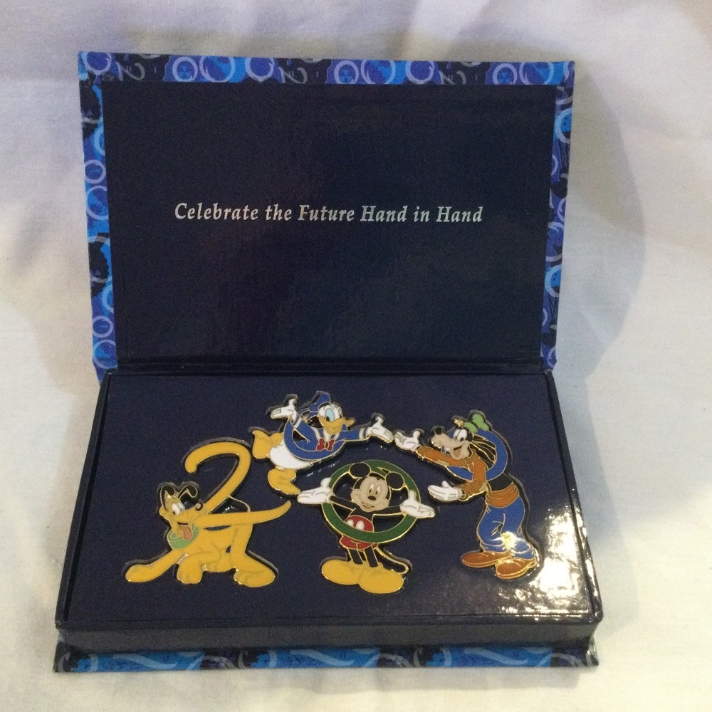 2000 Walt Disney World NEW 4 Pin Set Celebrate the Future Hand in Hand